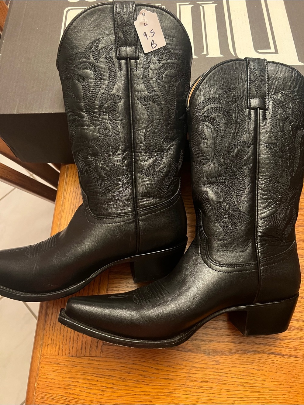 Woman’s Black Leather Western Cowboy Boots 9.5
